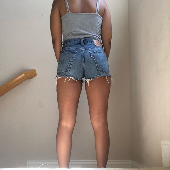 ‼️SOLD‼️Cherry Levi 501 Cutoff Shorts - Picture 2 of 3